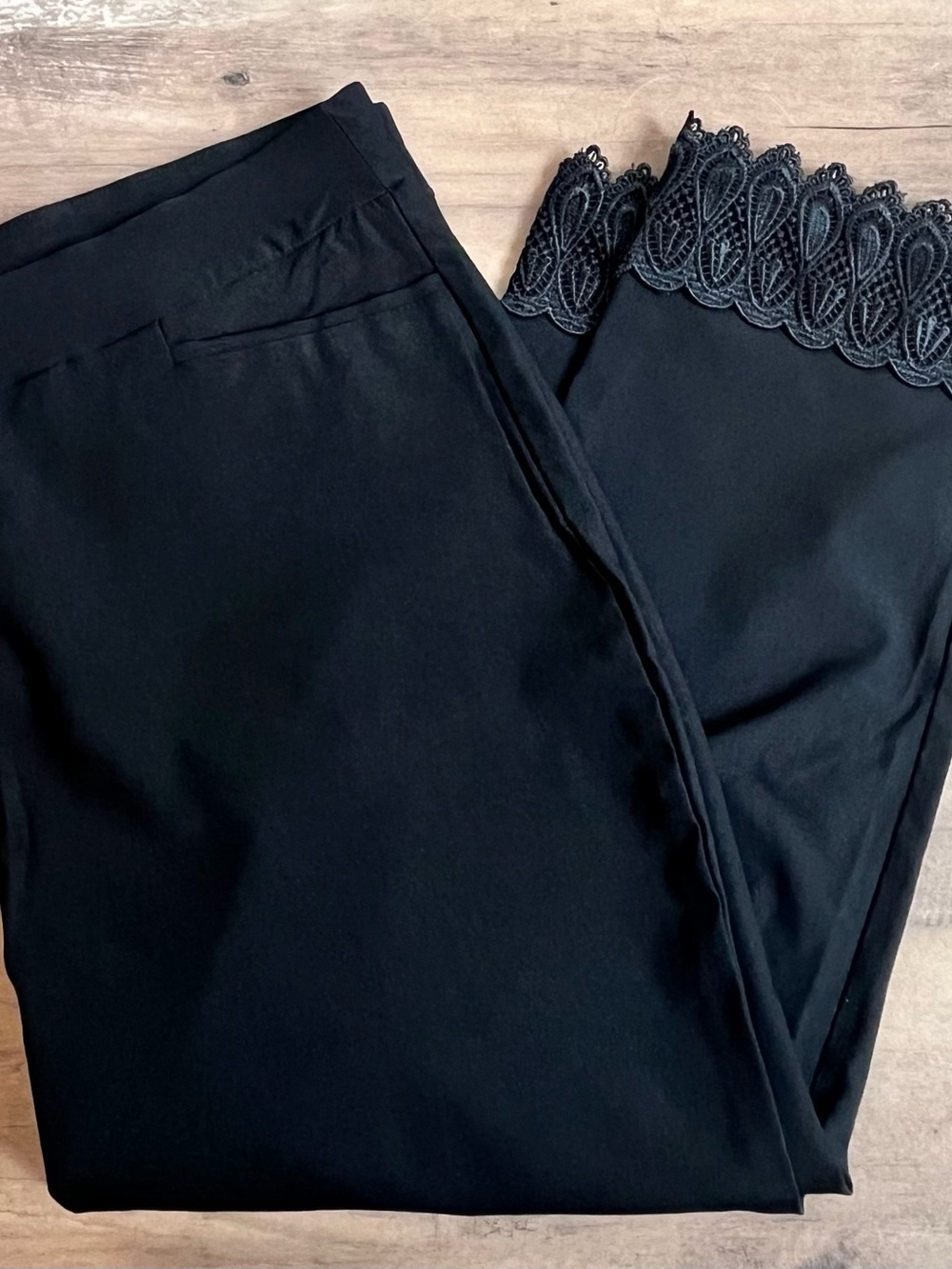 Chico's Black Scalloped Lace Hem Cropped Pants Size 16P